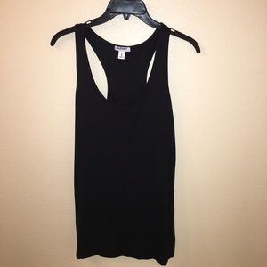 SLEEVELESS TANK TOP